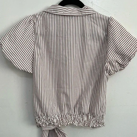 𝐁𝐮𝐧𝐝𝐥𝐞 𝐎𝐧𝐥𝐲*
 Milk & Honey Striped Wrap Top - Picture 3 of 4